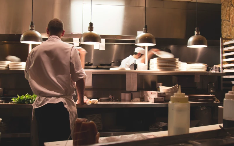 Stéphan Pey lors d’échanges autour du titre de Maître Restaurateur