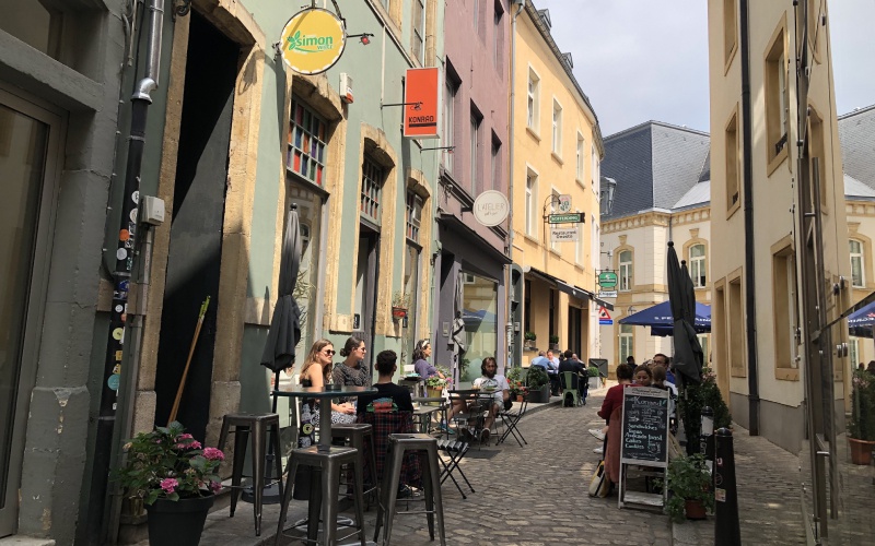iLes restaurants de la rue du Nord, à Luxembourg, retrouvent leurs clients. Crédit : L'Auvergnat de Paris.