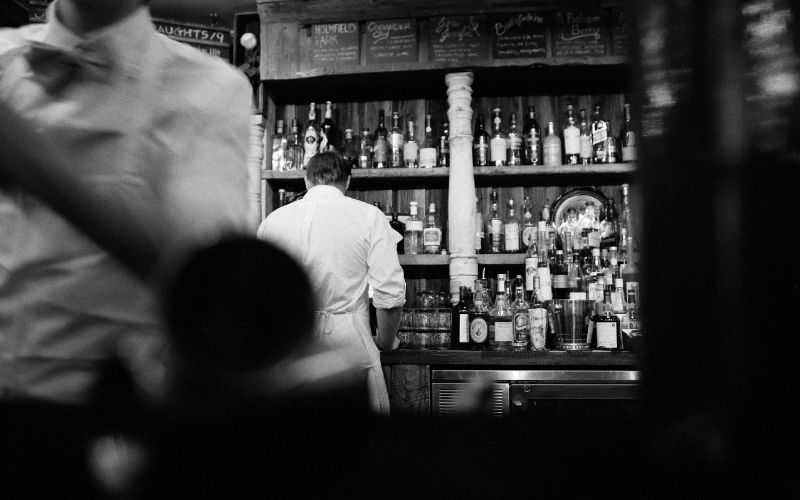 Consommation interdite debout dans les bars et restaurants