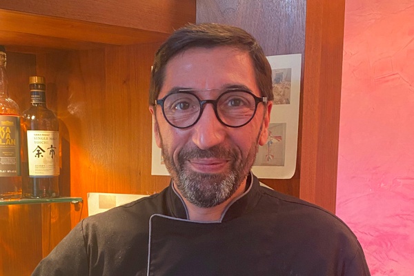 Patrick Feuga, gérant du Clos-Saint-Front a été directeur et sommelier du restaurant L'Oulette pendant 11 ans. Crédits : Andréa Deconche.