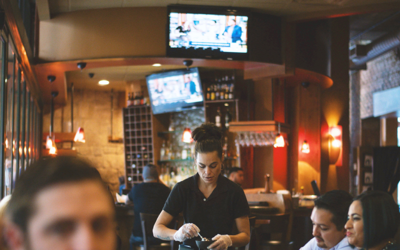 20 % des clients considèrent qu'un établissement bruyant est un mauvais restaurant. Crédits : Ashley Byrd/Unsplash.