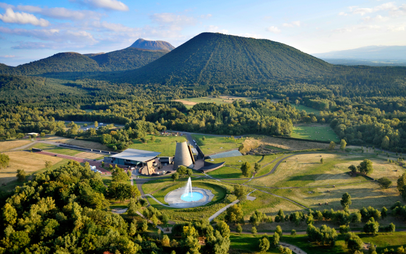 Vulcania a récemment investi 10 M€ dans le planétarium le plus grand de France. Crédits : Joel Damase.