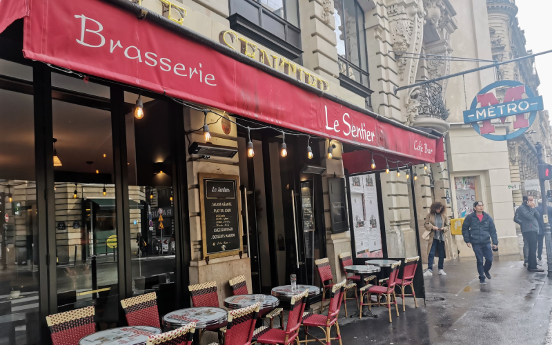 Face à l’inflation : rue Réaumur, Nadia témoigne pour la brasserie Le Sentier