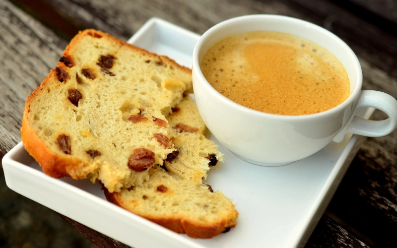 La pâtisserie a tendance à supplanter la confiserie en accompagnement du café, en raison des préférences des consommateurs notamment.