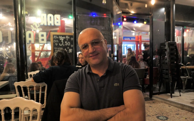 iMalik Hagi, gérant du bar Le Baigneur (Paris, 18e ).