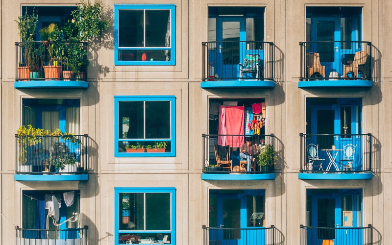 La plateforme Airbnb de location d'appartements et de maisons entre particuliers.