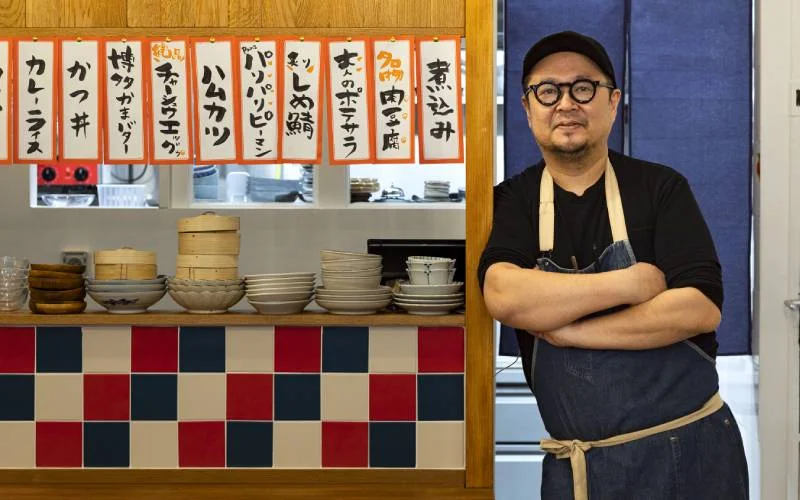 Le chef de Kitchen 32, Mitsuoka Chikara.