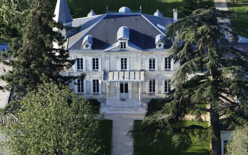 Le château Cheval Blanc, situé à Saint-Émilion (33). Crédit : Château Cheval Blanc.