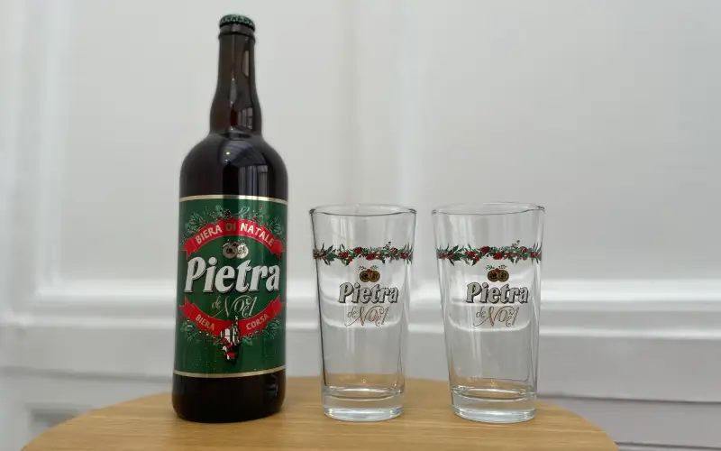 La Pietra de Noël - Biera di Natale, bière de Noël de la Brasserie Pietra, au jus de clémentine corse. Crédit : Aurélien Peyramaure / Au Cœur du CHR.