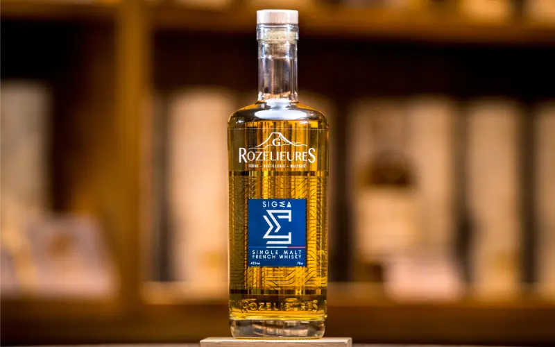 La référence Sigma Single Malt, de la nouvelle gamme Sigma destinée aux bartenders et produite par le whisky Rozelieures. Crédit : Whisky Rozelieures.