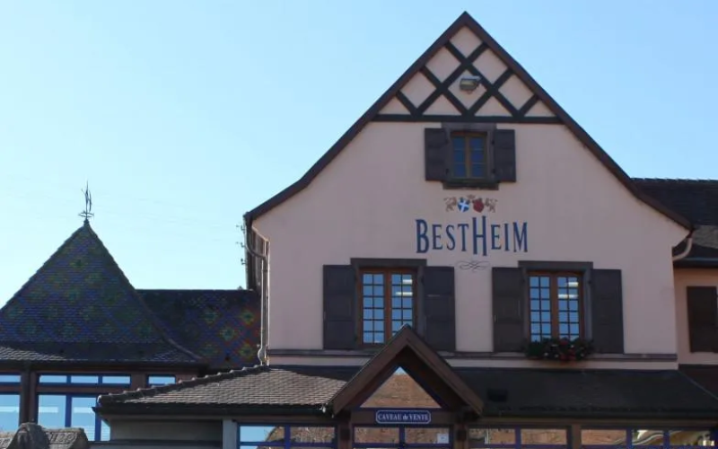 Le caveau de vente de la coopérative Bestheim, qui organise son rapprochement avec Wolfberger, avant une éventuelle fusion. Crédit : Bestheim.