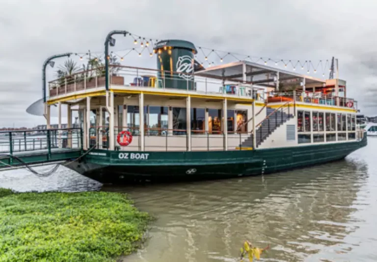 Le Boat Oz à Bordeaux.