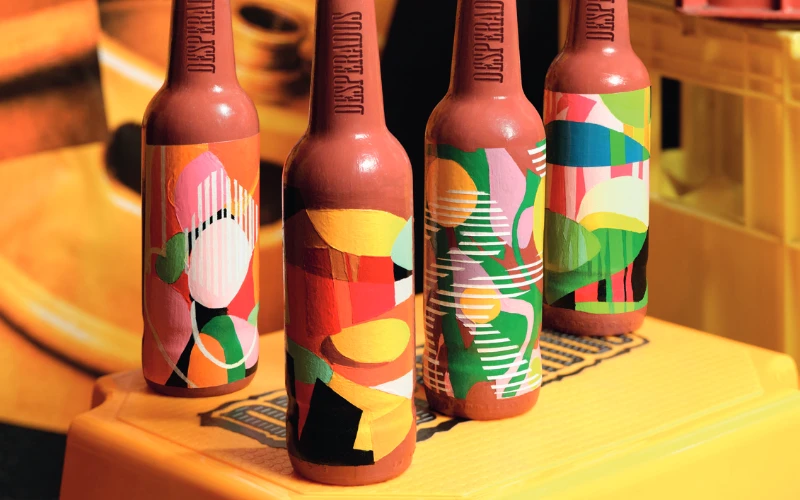 Bouteille Desperados collectors présentées en CHR dans le cadre de l'opération autour de Desperados Avenida. Crédit : Desperados.