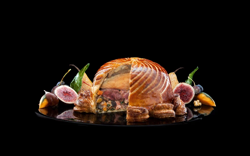 Pithiviers signé Éric Briffard servi au Cordon Bleu Paris - Hôtel de la Marine. Crédit : Richard Haughton / Le Cordon Bleu Paris.