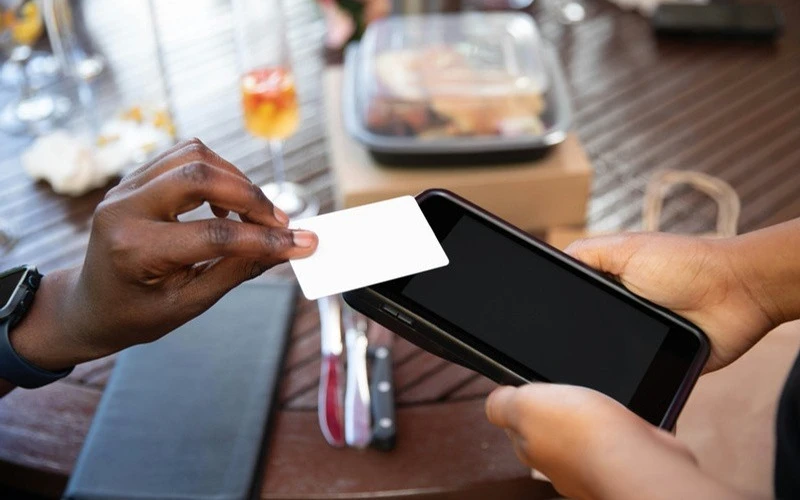 Paiement en titres-restaurant dans un établissement de restauration