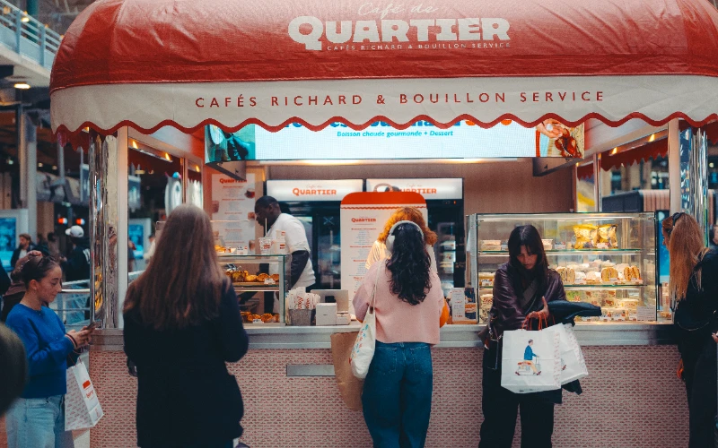 Kiosque Café de quartier face à la voie 12