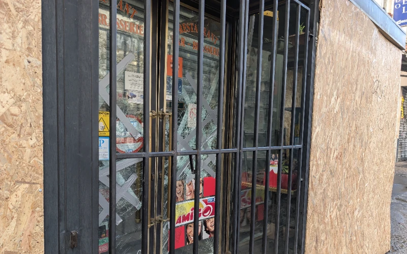 Plusieurs CHR ont été touchés par les dégradations en marge des manifestations. Crédit : Alice Mariette / Au coeur des villes